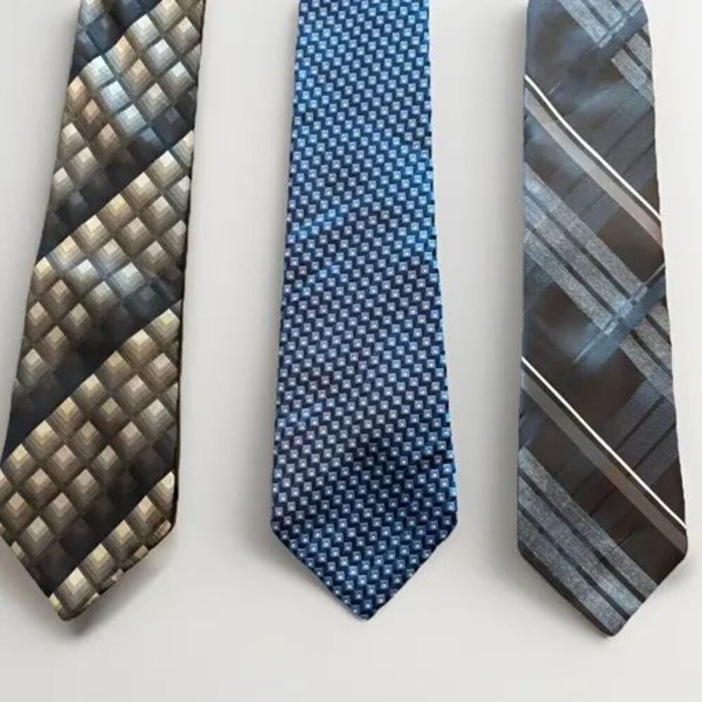 Van Heusen Lot Of 3 Men Tie Stripes, Geometric Silk & Polyester Business Classic
